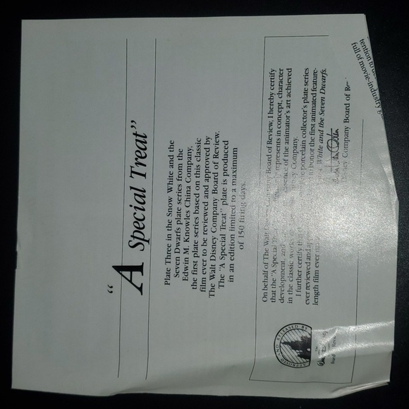 Snow White Knowles home decor plate 8-1/2" colorful Snow White A Special Treat - Picture 6 of 8